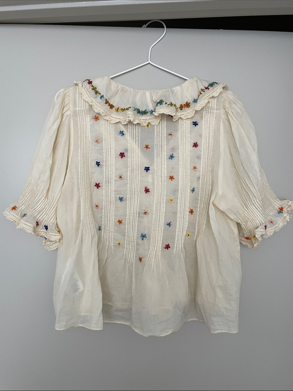 Hettie Ruffled Embroidered Top XS Candlelight - Picture 2 of 6